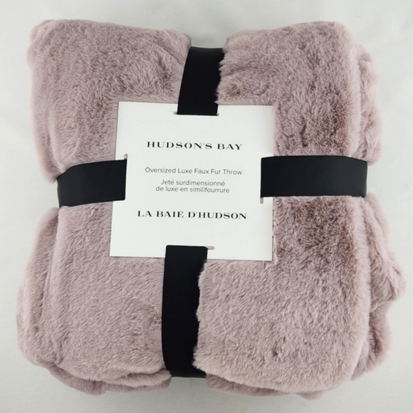 Other - Oversized Luxe Faux Fur Throw